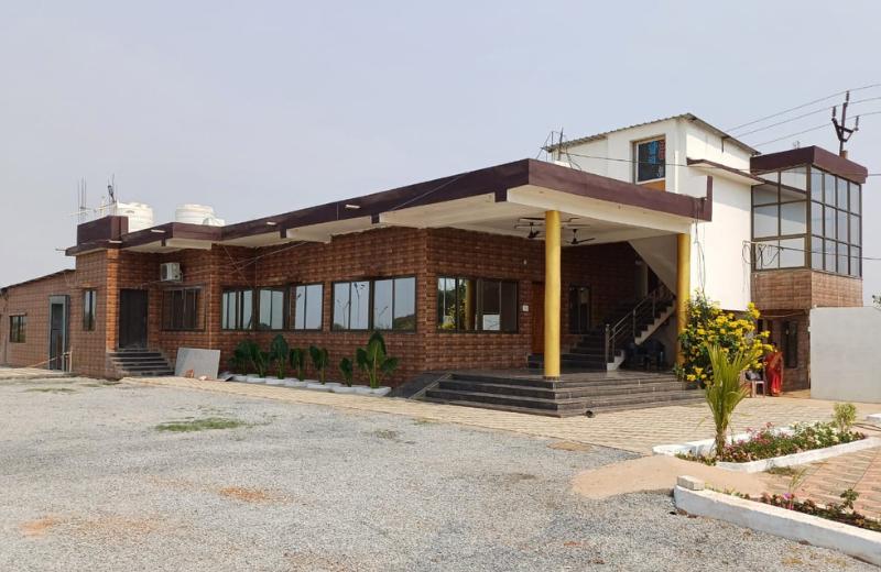 farm house image