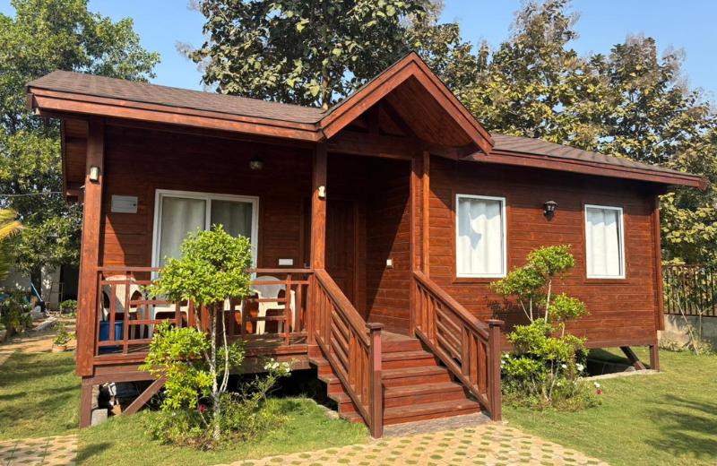 FamilyFarms RPR108 Wooden Farm Stay